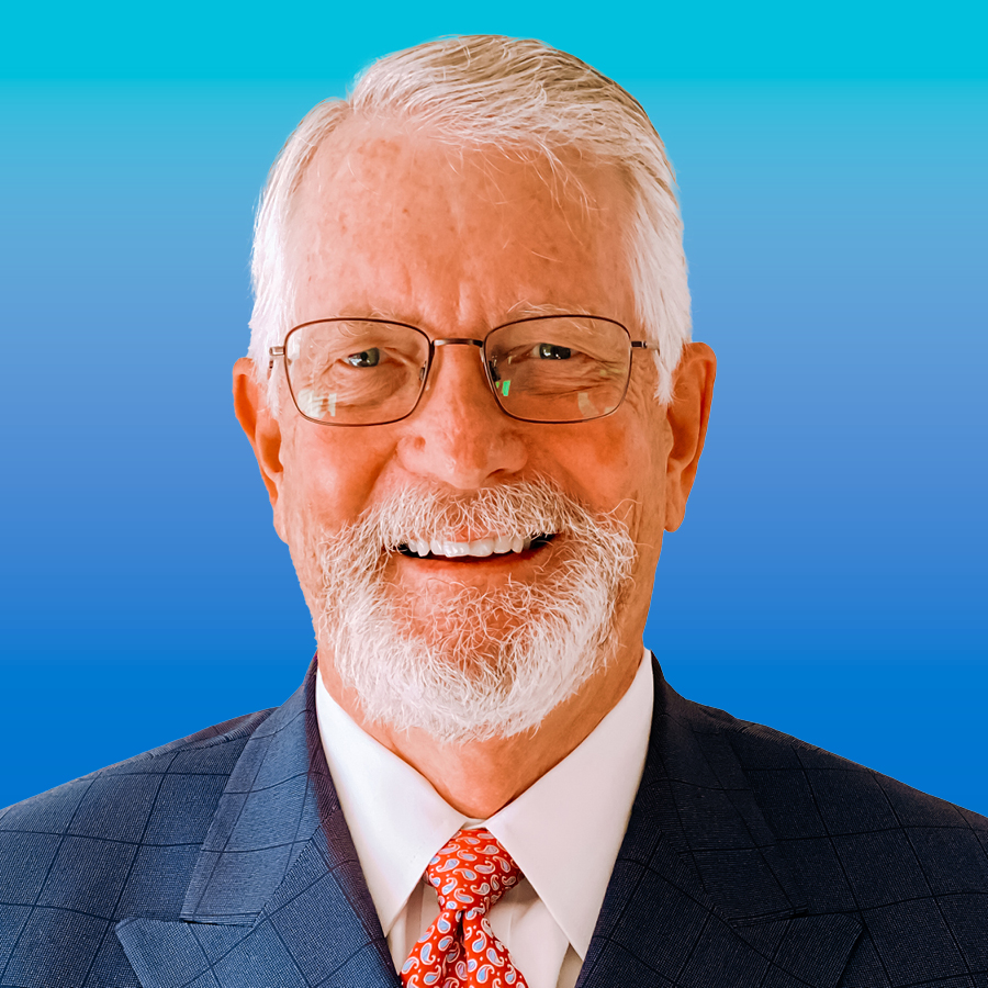 05 439032-1_photo_headshot_thomas.jpg