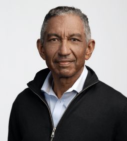 Juan Figuereo Headshot.jpg