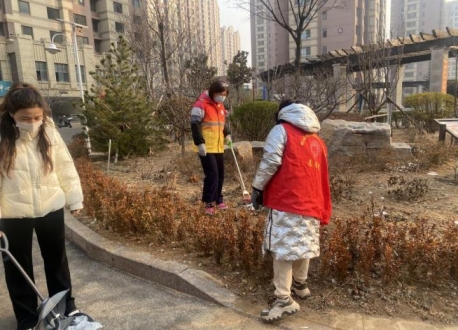 青岛市崂山区中韩街道东韩馨悦社区开展春节后环境卫生整治行动