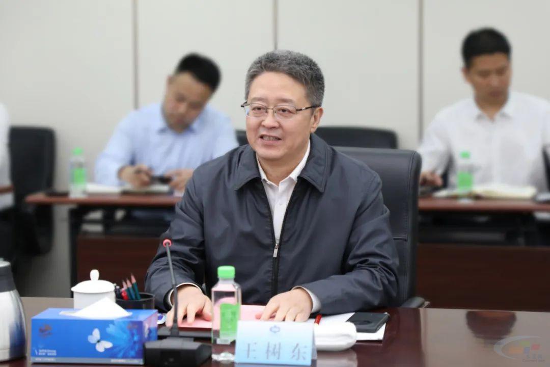 中国建材股份党委常委,新天山水泥党委书记,总裁赵新军,集团首席数字