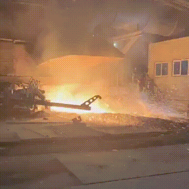 服务工程师邢继刚说:"1号高炉的开炉点火,对我们而言,既是莫大的鼓舞