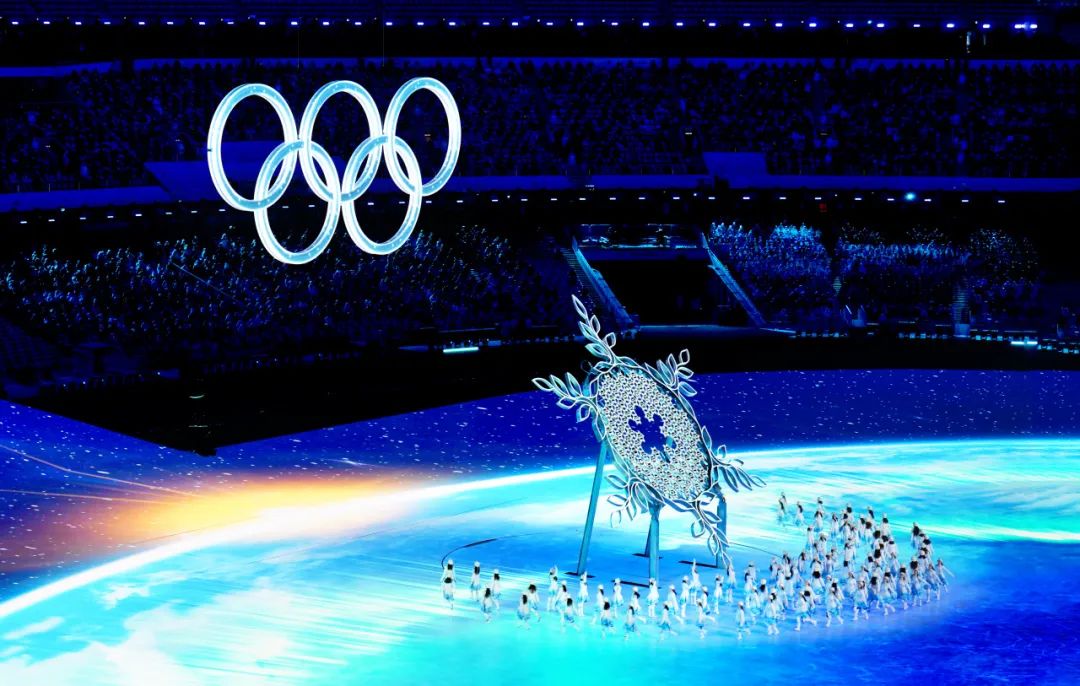 2022年北京冬奥会开幕式上,由雷曼设计研发制造的冰雪五环破冰而出