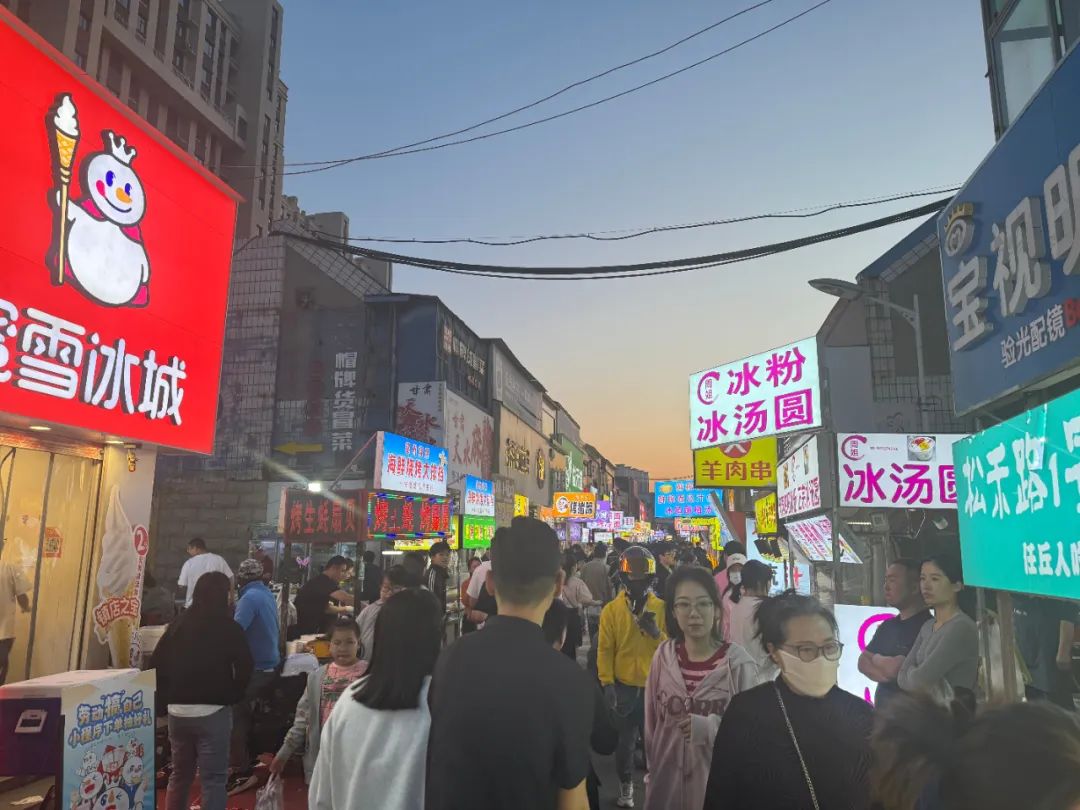 中国县城里的热辣滚烫