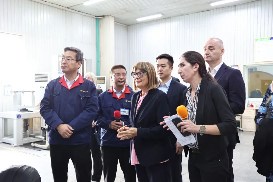 塞尔维亚政府代表团莅临玲珑轮胎参观交流