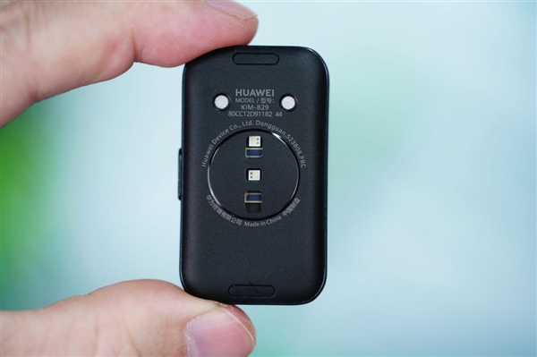 47英寸超大屏!华为手环9图赏