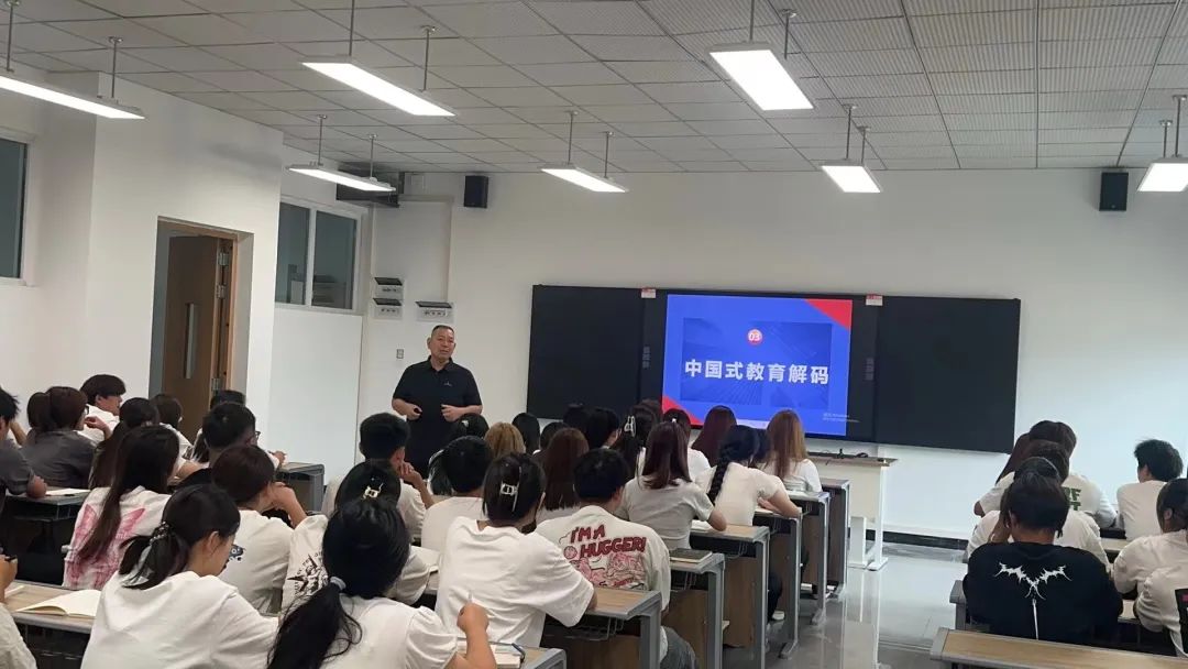 重庆对外经贸学院大学生创新创业教育沙龙成功举办