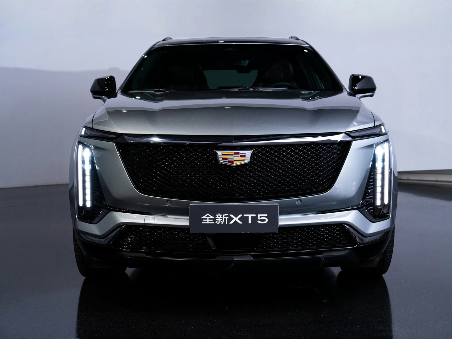 全新凯迪拉克 xt5 内饰官图发布,搭载 33 英寸 9k 曲面屏