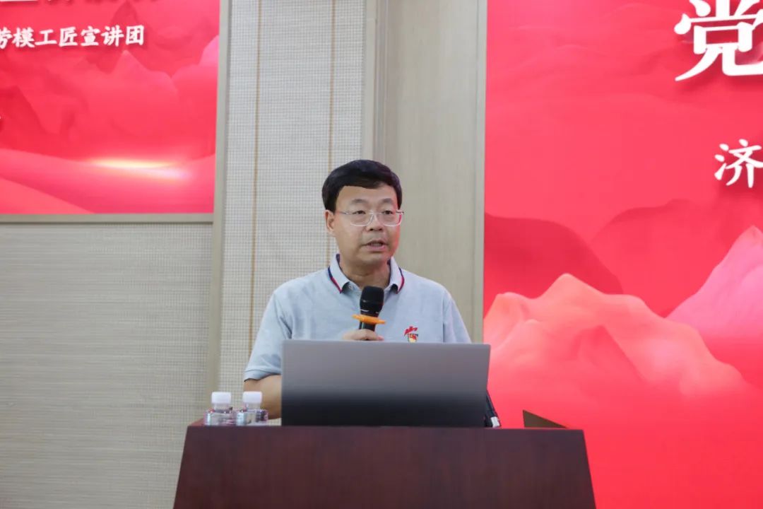 赵东伟在致辞中向济南市总工会领导及劳模工匠代表们的到来表示热烈